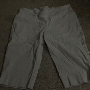 Women’s Kahki capri